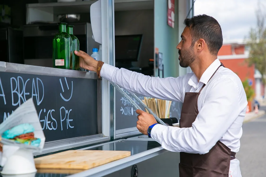 Napoje w food trucku — jak serwować w ograniczonej przestrzeni